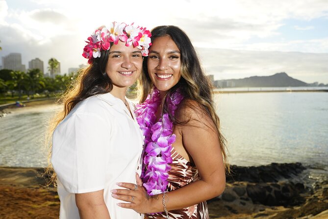 1 Hour Family/Group Photography Honolulu Beautiful and Magical - Honolulu Beach Photos at 7:00 am, Right by Prince Waikiki