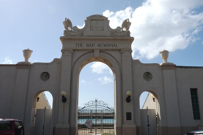 Afternoon Honolulu City Tour - Iolani Palace: quick royal stop with limited time inside