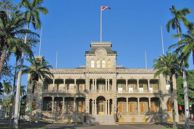Afternoon Honolulu City Tour - Kamehameha Statue and Supreme Court Building: power, law, and place