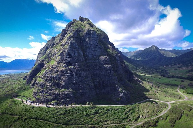 All Inclusive Ultimate Circle Island Tour, Waimea Falls & Lunch - Nuuanu Pali Lookout: wind tunnel views and the 1795 turning point