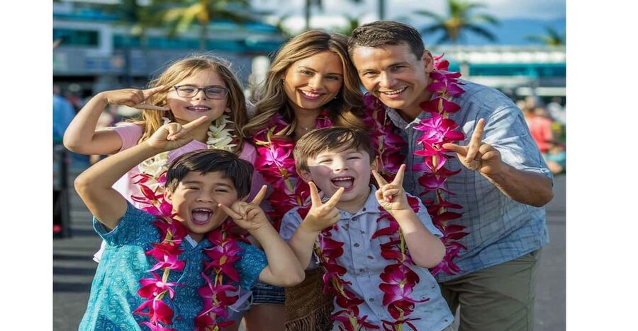 Arrival Lei Greeting --HNL to Waikiki Private Transfer - Pickup at Honolulu International: Where Your Driver Waits