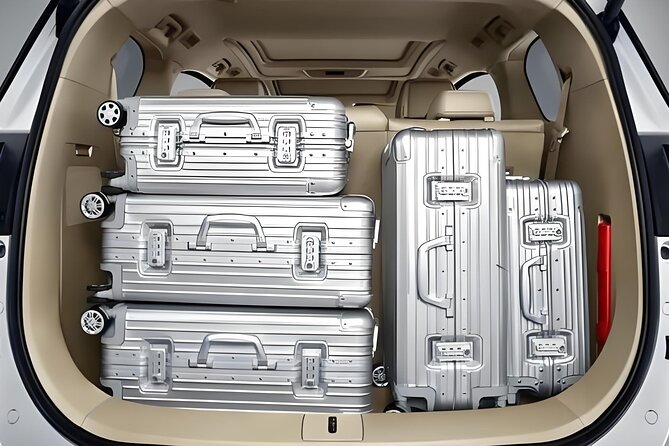 Arrival - Private Transfer Honolulu Airport to Waikiki Hotel - The Honolulu arrival experience: from baggage claim to the van
