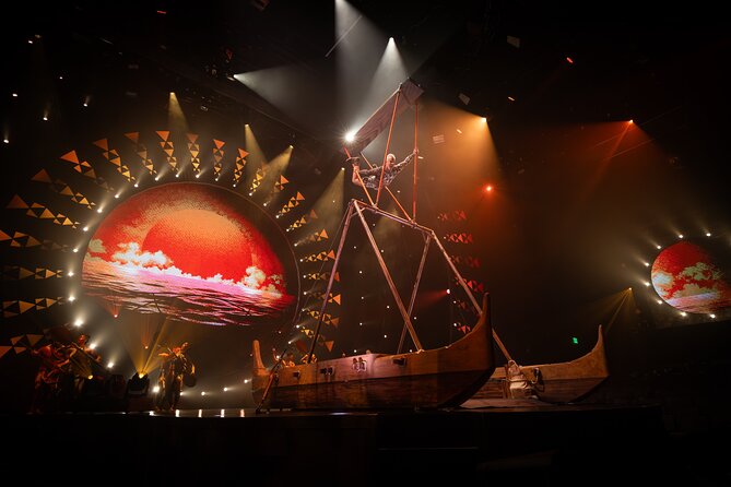 'Auana by Cirque du Soleil at the Waikiki Beachcomber Hotel - Comedy and Live Music: The Pace That Keeps You Watching