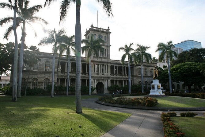 Awesome Scavenger Hunt: Royal Views Of Honolulu - Stop 1: Hawaii State Capitol, Civic Architecture and First Clue Momentum