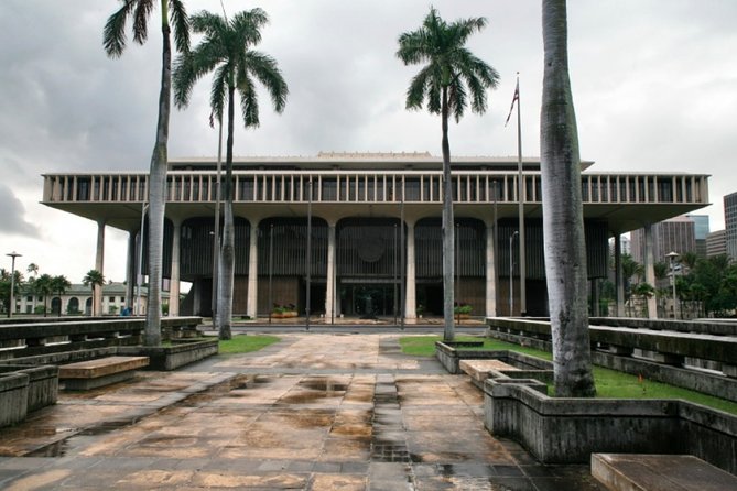 Awesome Scavenger Hunt: Royal Views Of Honolulu - Stop 3: Aloha Tower Marketplace, Waterfront Vibes and Photo-Friendly Angles