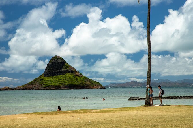 Best Of Oahu: Grand Circle Island Small Group Tour From Waikiki - Nuuanu Pali and Valley of the Temples Memorial Park