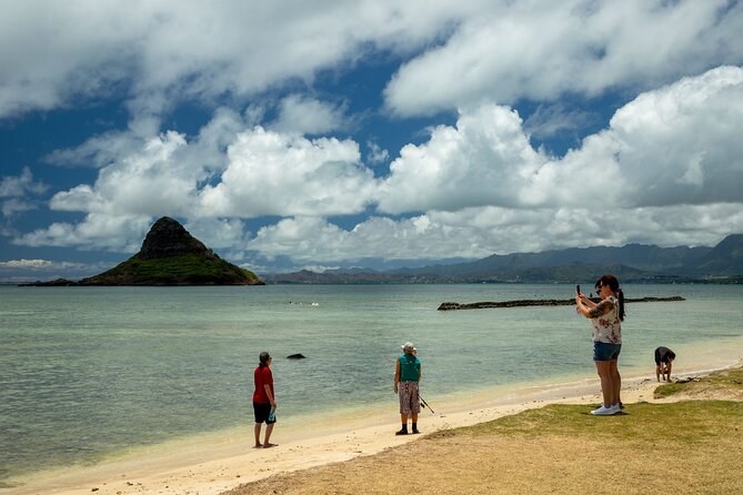 Best Of Oahu: Grand Circle Island Small Group Tour From Waikiki - Diamond Head Beach Park: Big Views on a Short Stop