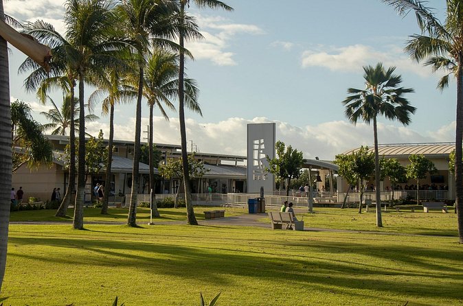 Best of Oahu: Pearl Harbor, Arizona Memorial and the Polynesian Cultural Center - Tropical Farms macadamia samples, coffee, and quick browsing