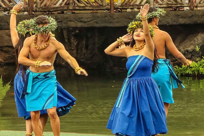 Best of Oahu: Pearl Harbor, Arizona Memorial and the Polynesian Cultural Center - Group size and the guide effect on your day