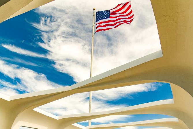 Best of Oahu: Pearl Harbor & Oahu Circle Island Tour from Waikiki - Dole Plantation and the pineapple reality check