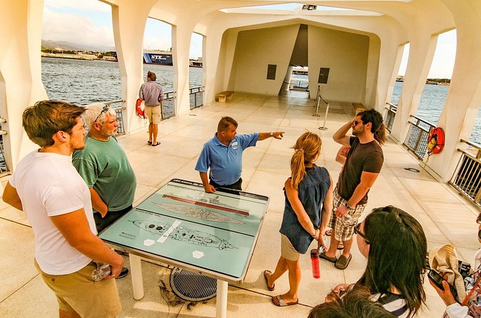 Best Of Pearl Harbor: USS Arizona Memorial & Historic Honolulu - Stop 5: King Kamehameha Statue (a 10-minute reset)