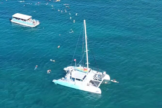 Board from Waikiki Beach for Aloha Hour Sail on Hāwea Catamaran - The crew makes the difference: music, service, and named personalities