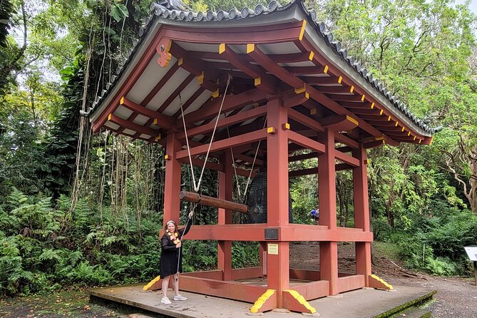 Byodo Temple and Waimea Botanical Garden Tour - Quick shopping stops, an optional malasada, and macadamia time