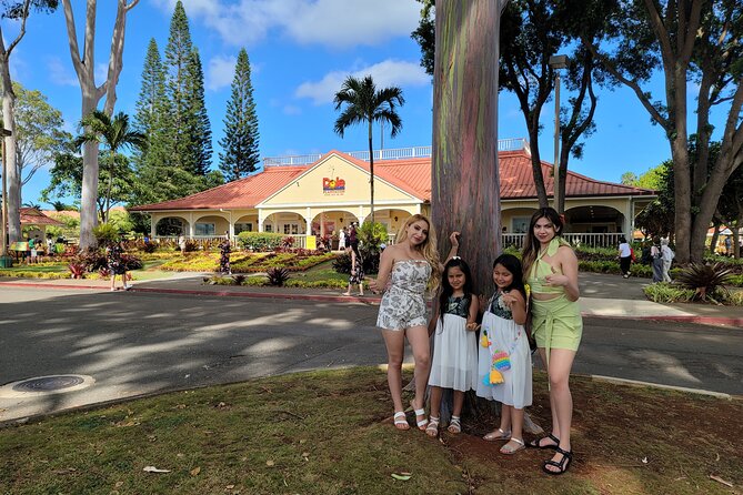 Byodo Temple and Waimea Botanical Garden Tour - From Waikiki pickup to a full-day loop around Oahu