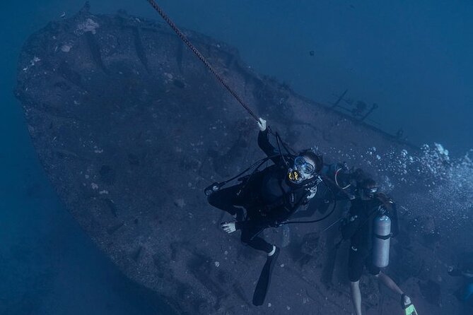 Certified Divers: Best 2-Tank Wrecks & Reef Boat Dive All Inclusive From Waikiki - Crew, Safety, and the Hat Moment That People Remember