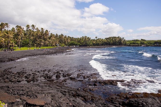 Day Trip from Oahu to Hilo: Volcano Adventure - Akaka Falls and Rainbow Falls, where timing and mist do the work