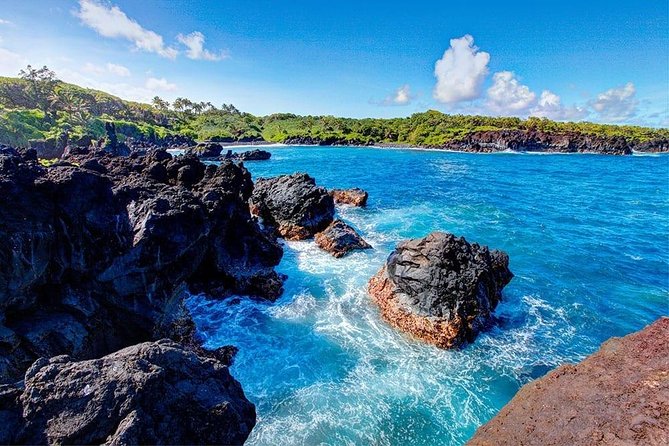 Day Trip from Oahu to Maui: Road to Hana Adventure - Pa‘ia plantation-era stops and Ke‘anae Peninsula ocean and lava views