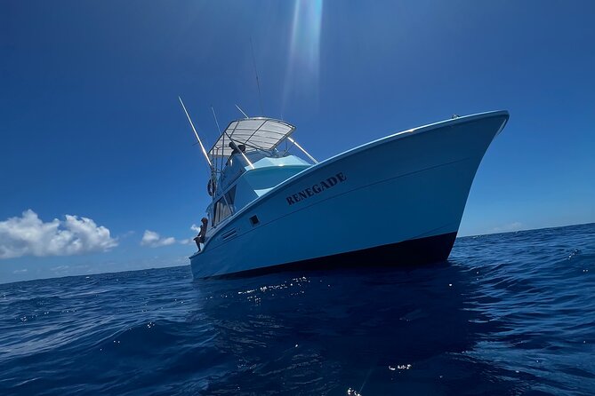 Deep Sea Shared Fishing Charter in Honolulu - Crew style: hands-on help and the small-boat energy