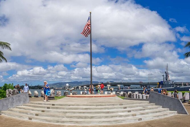 Deluxe Pearl Harbor USS Arizona Memorial and Honolulu City Tour - Guide + Small-Group Format: What You Get in a 14-Person Van