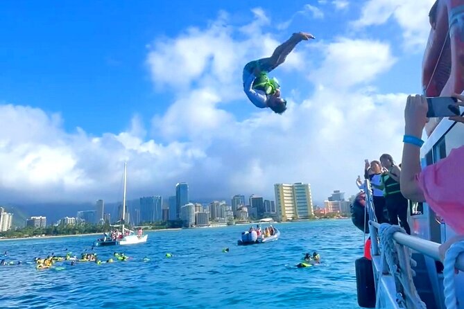 Deluxe Turtle Snorkeling Escapade at Waikiki - Food, comfort, and the small onboard details you will notice