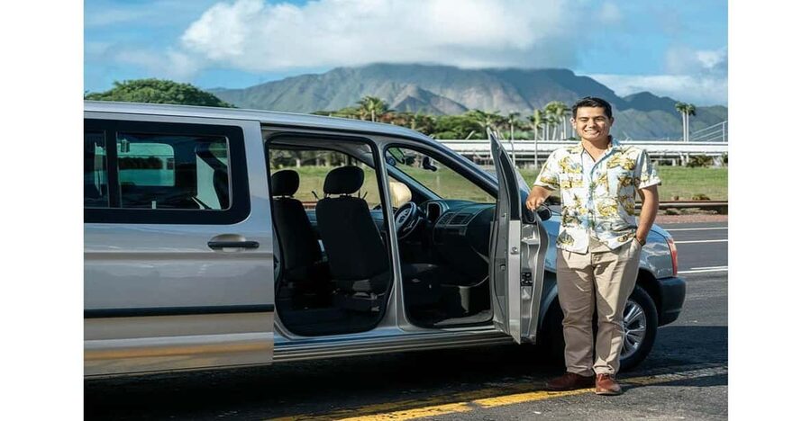 DEPARTURE-Private Transfer waikiki to HNL airport by minivan - The ride itself: comfort, air-conditioning, and “quiet professional”