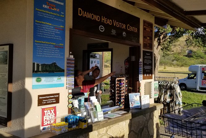 Diamond Head Crater - Getting to the trailhead from Waikiki early