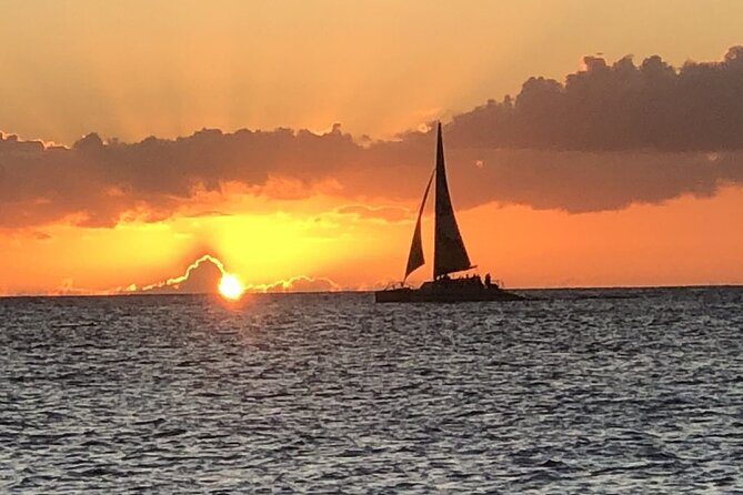 Diamond Head Sunset Sail - Drinks and snacks: BYO alcohol, plus one complimentary drink