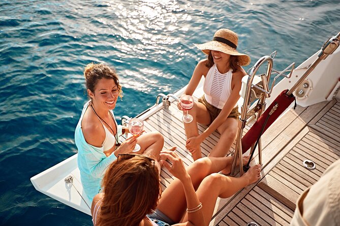 Diamond Head Sunset Sail - Wildlife spotting: dolphins, sea turtles, and whales in season