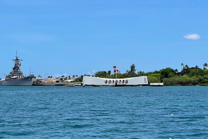 Family-friendly Pearl Harbor and Honolulu Downtown with private transportation - Private transportation and group size: the comfort factor
