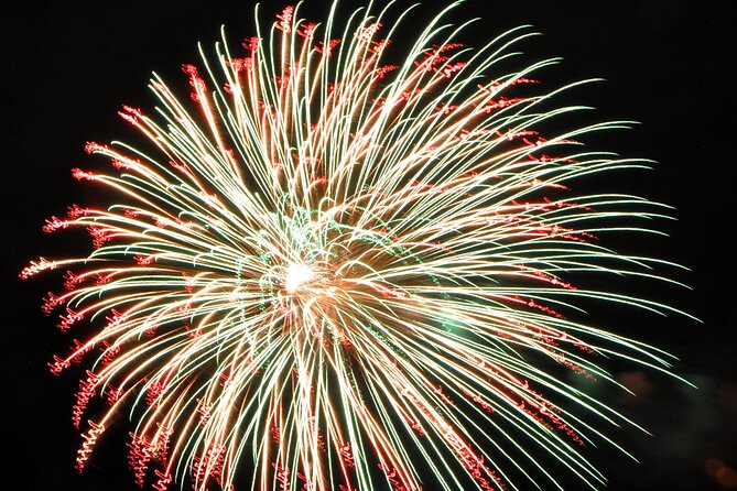 Friday Fireworks Dinner Sail from the Hilton Hawaiian Village - Route Walk-Through: Diamond Head, Queen’s Beach, Then Waikiki Beach