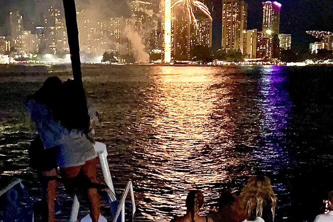 Friday Night Firework Cruise in Waikiki - The One-Stop Itinerary: Cruising Waikiki and Framing Diamond Head