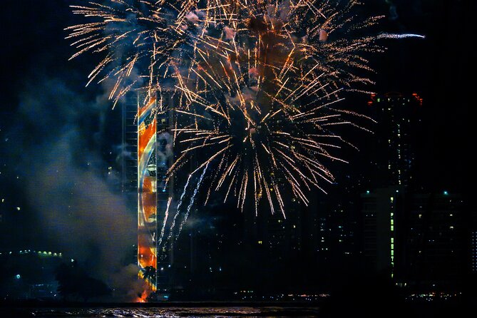 Friday Night Firework Cruise in Waikiki - Onboard Comfort: Seating, Restroom, and the Catamaran Vibe