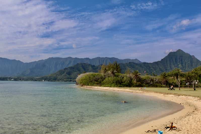 From Honolulu: Epic Island Tour - Getting on the bus: Waikiki pickup points and timing