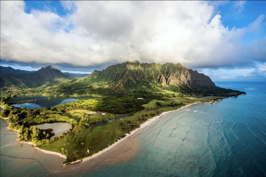 From Honolulu: Oahu 60min Helicopter Tour with Doors Off/On - Kaneohe Bay, Chinaman’s Hat, Kaʻaʻawa Valley, and Sacred Falls