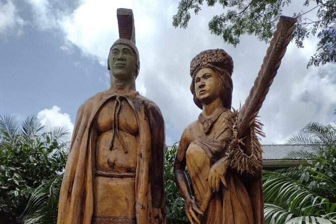 Full Day Oahu Tour with Byodo Temple & Waimea Waterfalls - North Shore Break: Shrimp Stop Plus Macadamia Tasting