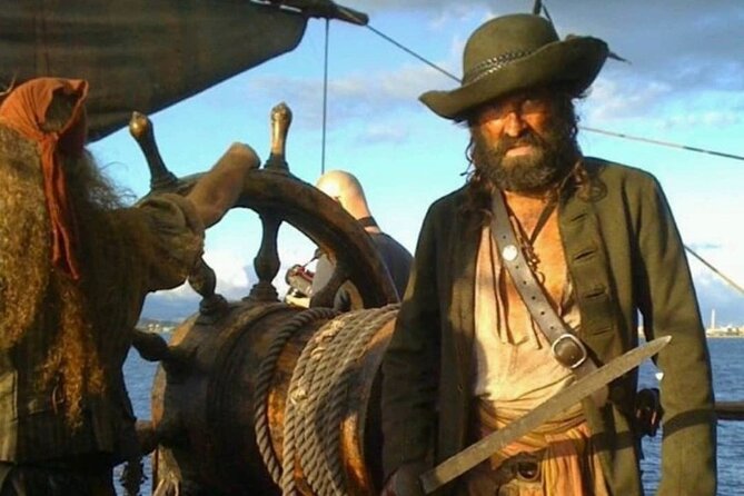 Half Day Deluxe Island Movie Tour: LOST, Jurassic, Pirates - Your guide matters here, especially with an actor background