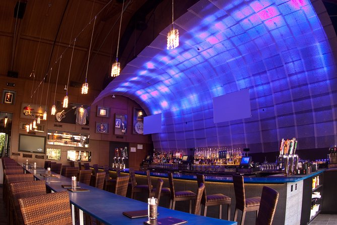 Hard Rock Cafe Honolulu - Your “tour” is the meal: how the experience flows at the Honolulu restaurant