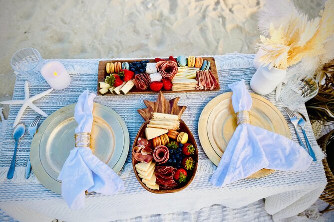 Hawaii Beach Picnic Date - Drinks Included: Sparkling Juice, Water, and Ice