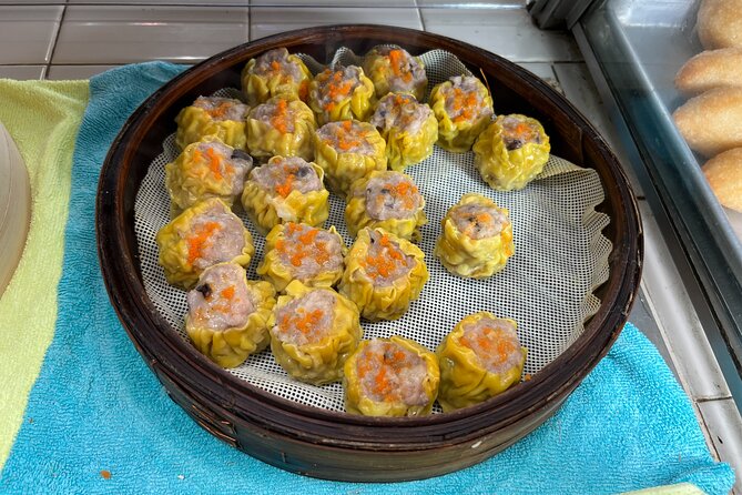 Hawaii Off The Beaten Path Food Tour - Stop 8 and 9 in Chinatown: roast meats and Vietnamese pandan cake