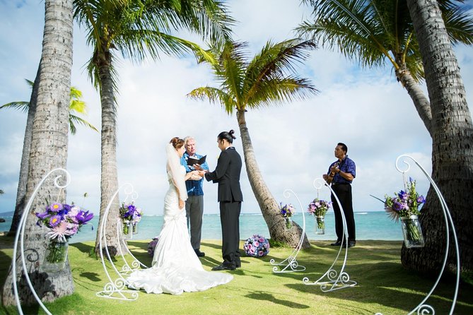 Hawaii Wedding - Aloha Beach Wedding and Photo Session - Why Oahu Beach Ceremonies Feel Manageable Here