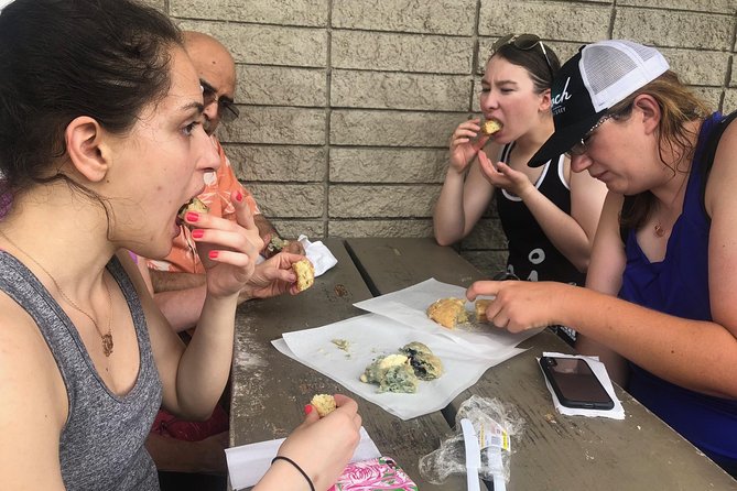 Hawaiian Food Tour by Bike in Oahu - Stop by stop: beaches, parks, and Waikiki Shell moments
