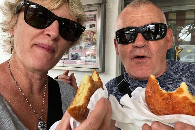 Hawaiian Food Tour by Bike in Oahu - Helmets, safety, and why the guide matters more than the bikes