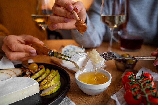 Honey Flight & Bites: The Best Honey Tasting in Hawaii - Where the experience starts on Oahu (54 Maluniu Ave) and how you’ll spend the hour