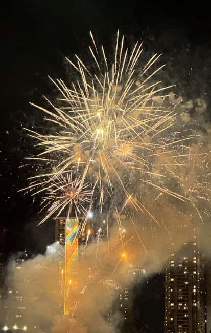Honolulu: 1-Hour Friday Night Fireworks Cruise with Drinks - Quick hits before you go