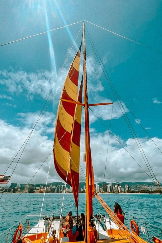 Honolulu: 90 Minute Catamaran Sunset Sail - A 90-Minute Sunset on the NA HOKU 2 Catamaran