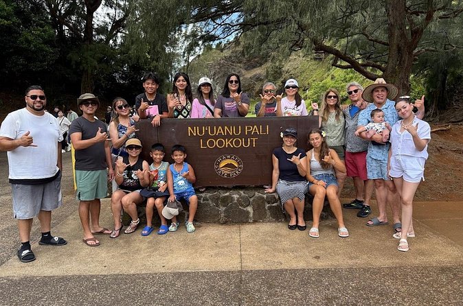 Honolulu Airport Shuttle & Circle Island Tour - Waimanalo and Nu’uanu Pali: local flavor and a turning point