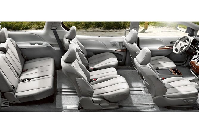 Honolulu Airport & Waikiki Hotels Private Transfer by Minivan (up to 5 people) - Flight tracking and driver communication that reduces stress