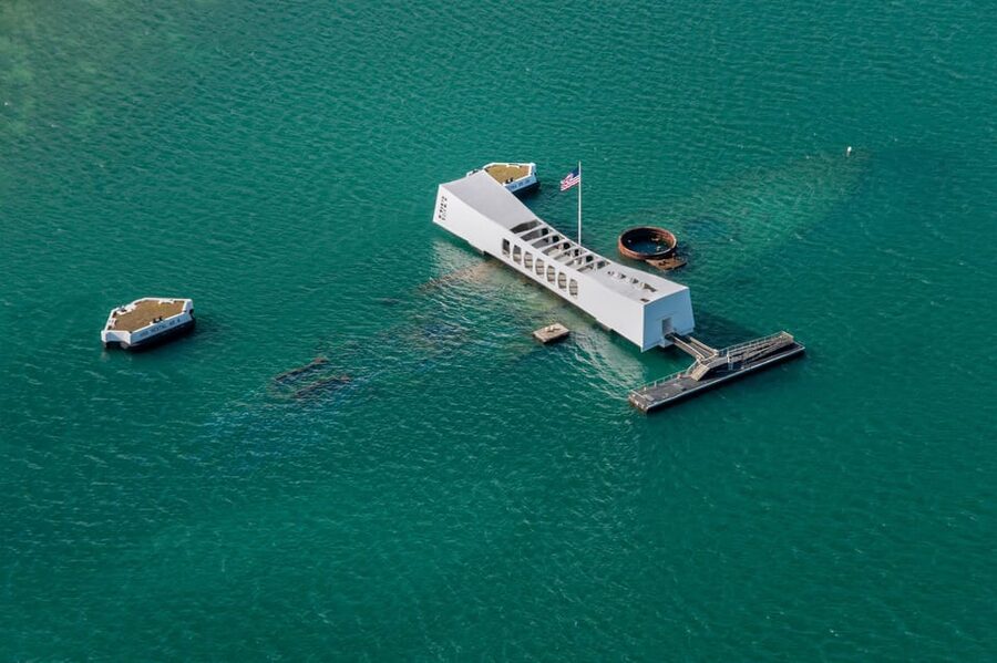 Honolulu: Blue Skies of Oahu Helicopter Tour - Check-in, seating, and the small group reality