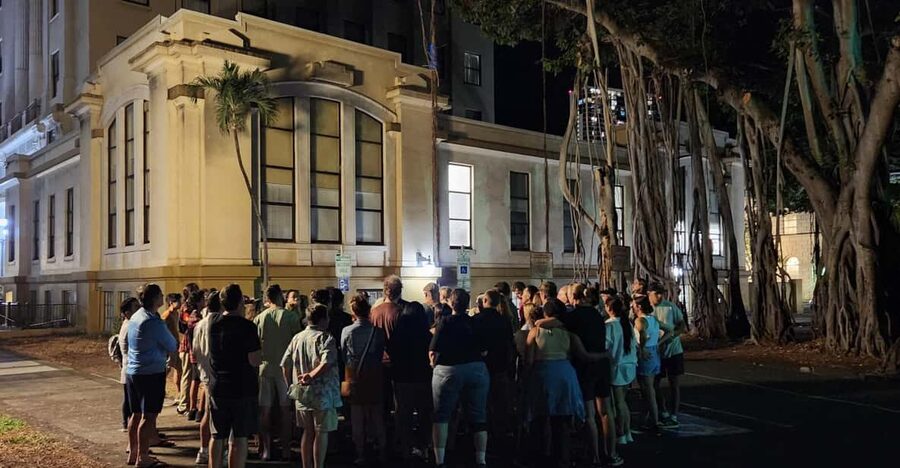 Honolulu: Ghosts of Old Honolulu Walking Tour - Meet at the Kamehameha Statue, Then Walk the Half-Mile Loop