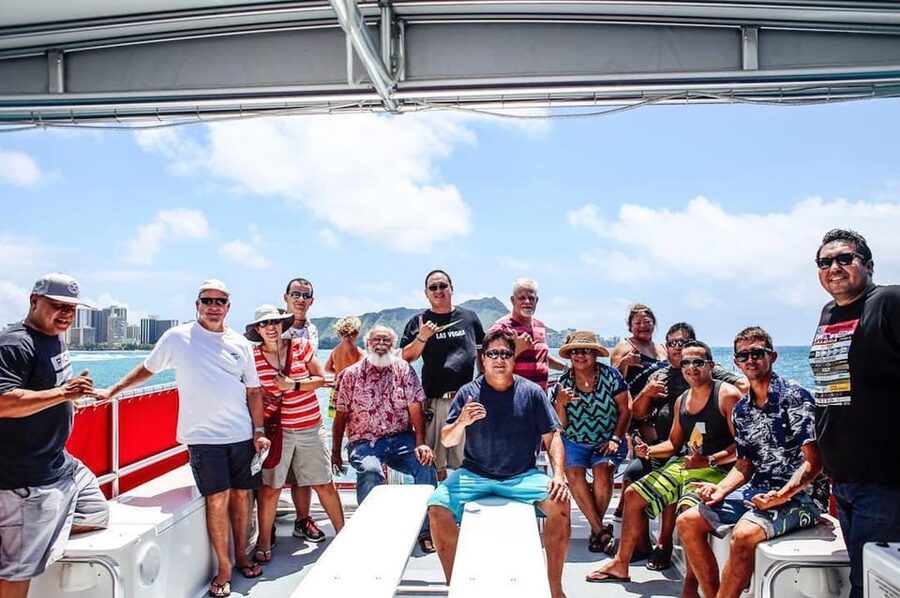Honolulu: Glass Bottom Boat Tour along Oahu's South Shore - Guides and Crew: Friendly Narration That Keeps You Oriented
